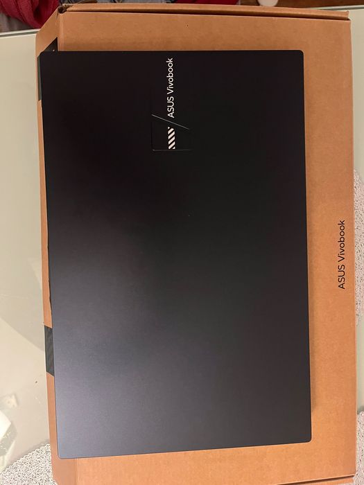 ASUS Vivobook 15 – Stan idealny. Nowy RAM: 16 GB Dysk: SSD 512 GB