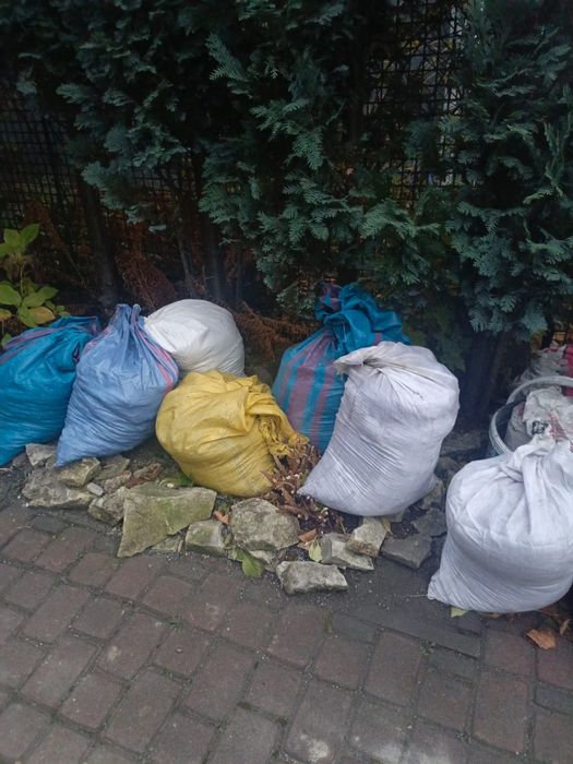 Oddam gruz i ziemię w workach (po wykopach)