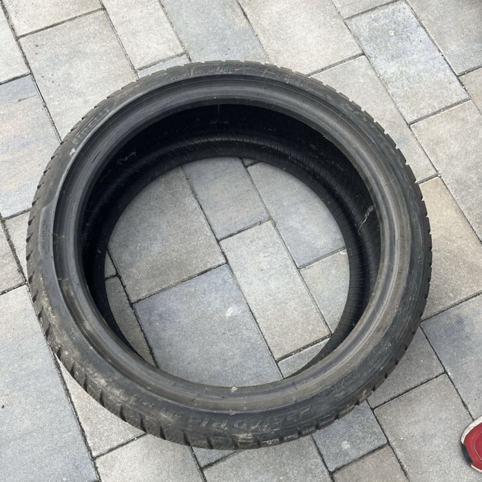 Opona  samochodowa  40R18 pirelli 225