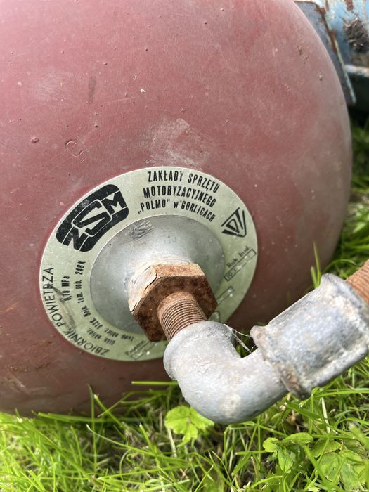 Zbiornik ciśnieniowy powietrza, sprężarka