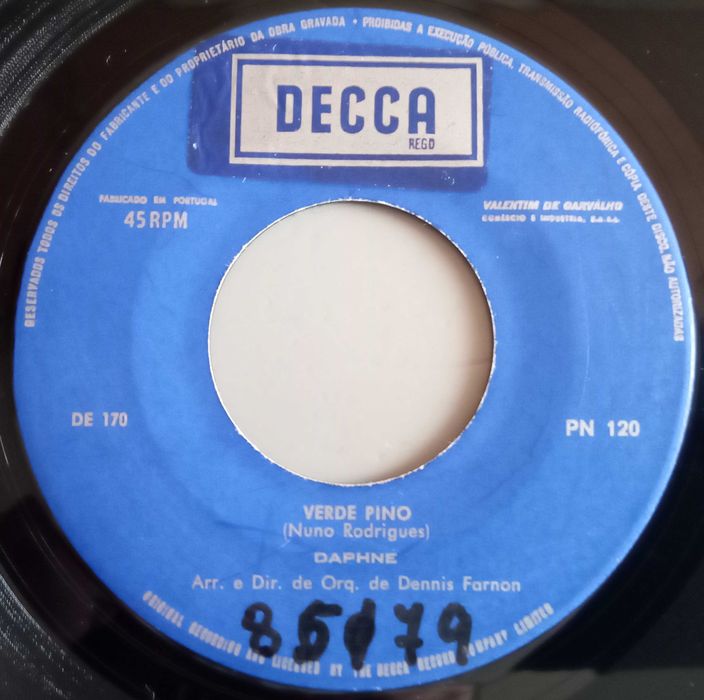 Daphne	- - - - -	Verde Pino	- - - - -	Single