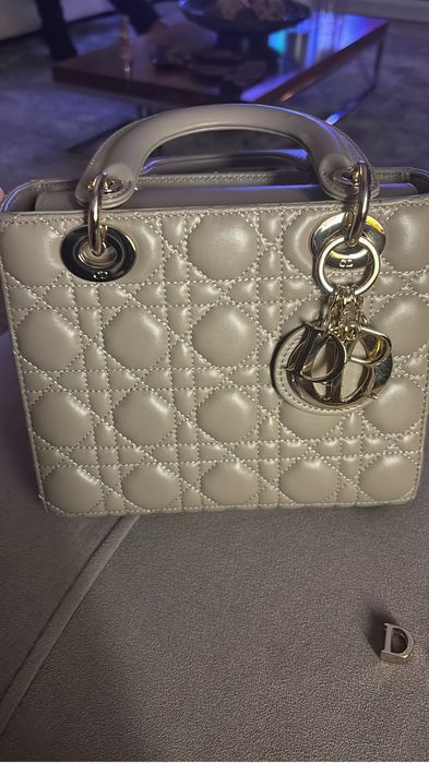 Carteira nova da Dior . Nunca usada