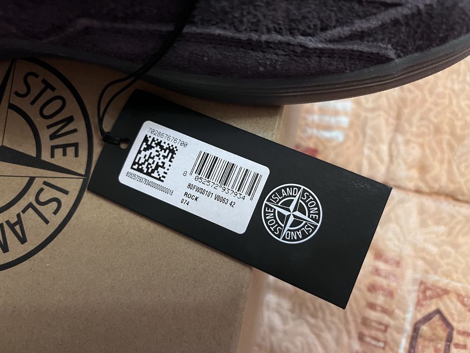 Продам кроссовки Stone Island