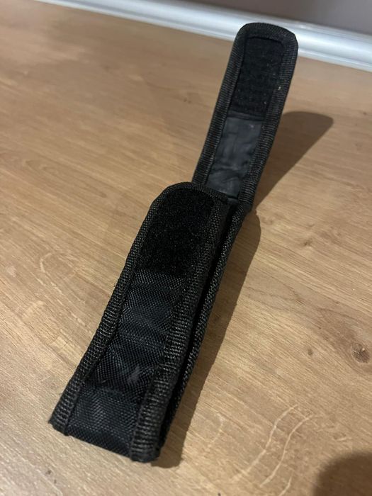 Czarny pokrowiec/etui