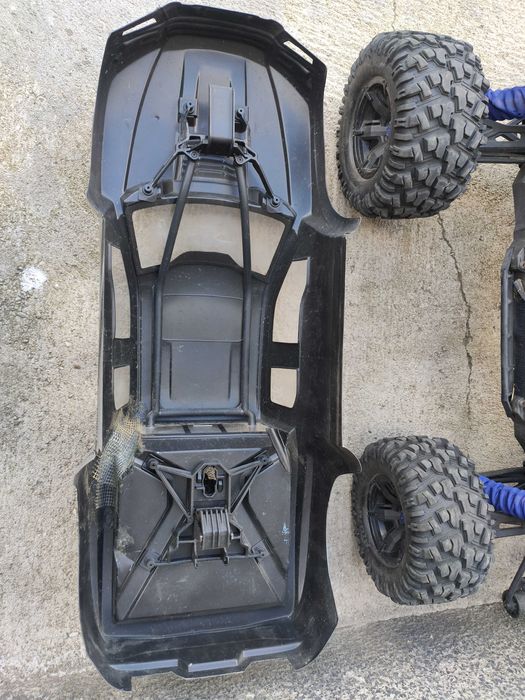 Traxxax X-MAXX 8S, Hobbywing max 6, Amortyzatory PROLINE