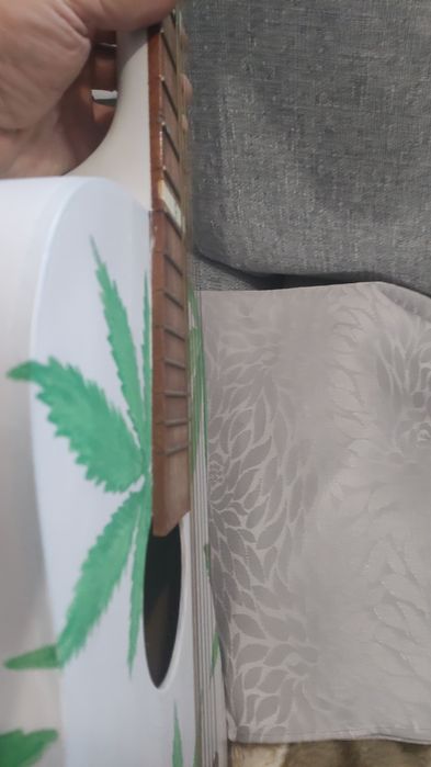 Gitara unikat prezent ręczna robota marihuana