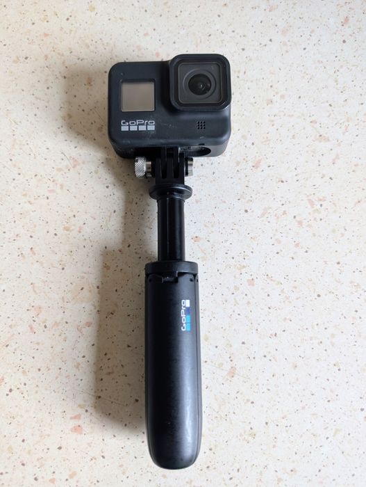Kamera sportowa Go Pro Hero 8 Black + kijek + dodatkowa bateria + zestaw złączek