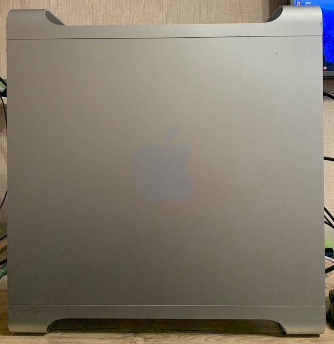 Компьютер MacPro для дистанційної роботи