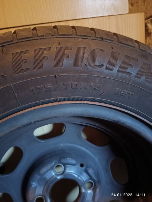 Komplet kół z letnimi oponami i felgami