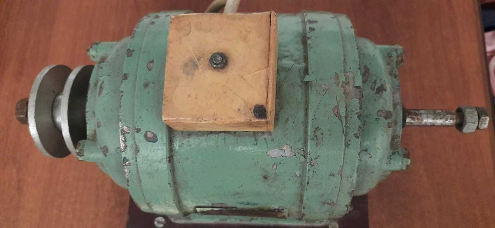 станок заточной СССР двигатель МГПВОС АОЛ21/4 3Ф 220/380  1400 об/мин