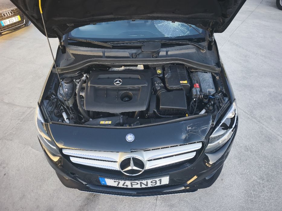 Mercedes  B 180 sinistrado