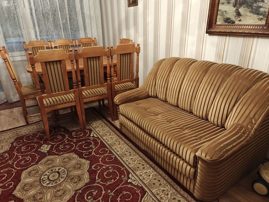 Stół jadalniany z krzesłami