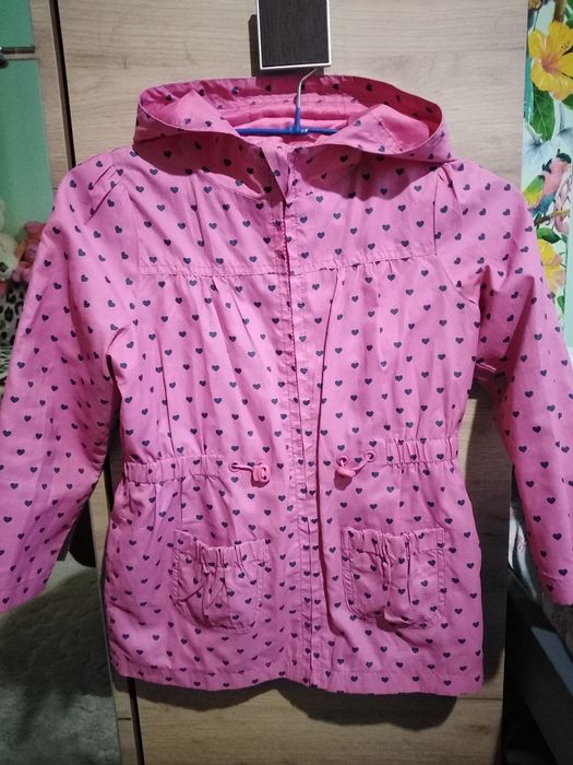 Вітровка на дівчинку