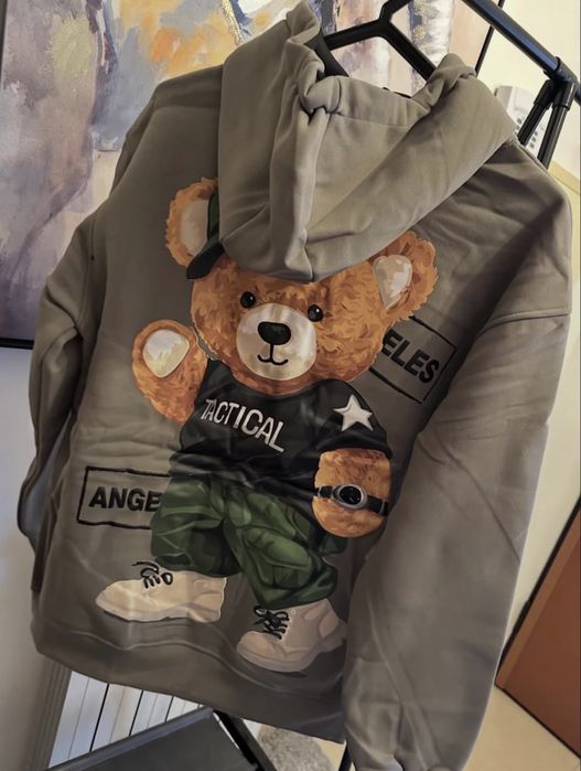 Sweat verde com urso estampado.