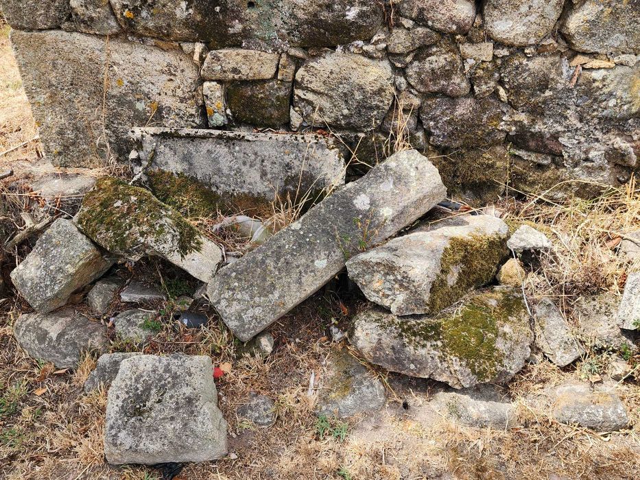 Pedras para chão e muro