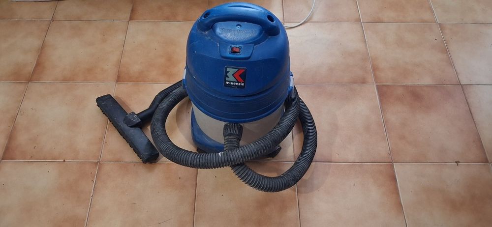 Aspirador de pó e líquidos