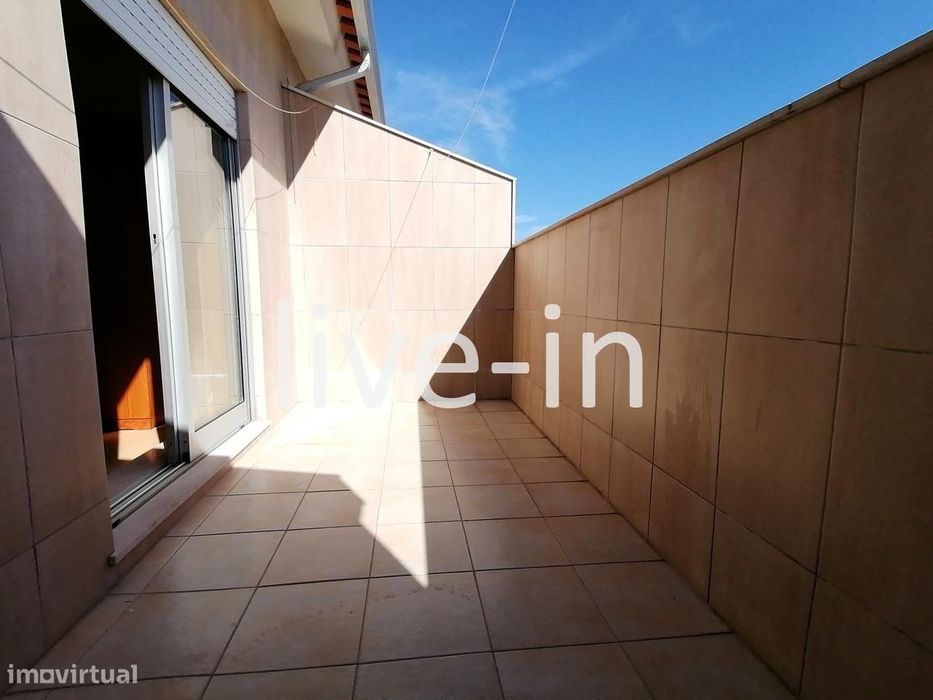 Apartamento T3 mobilado junto ao Glicínias