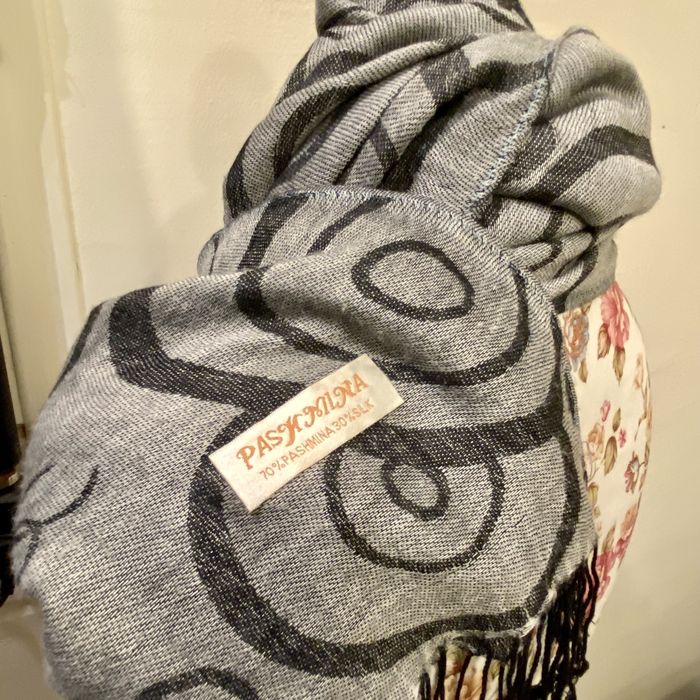 Elegancki szary szal kaszmirowy