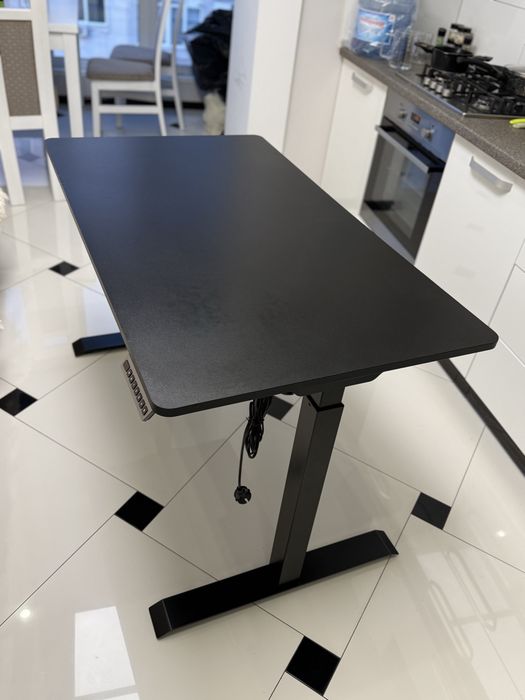 Комп'ютерний стіл E-Table Universal з регульованою висотою