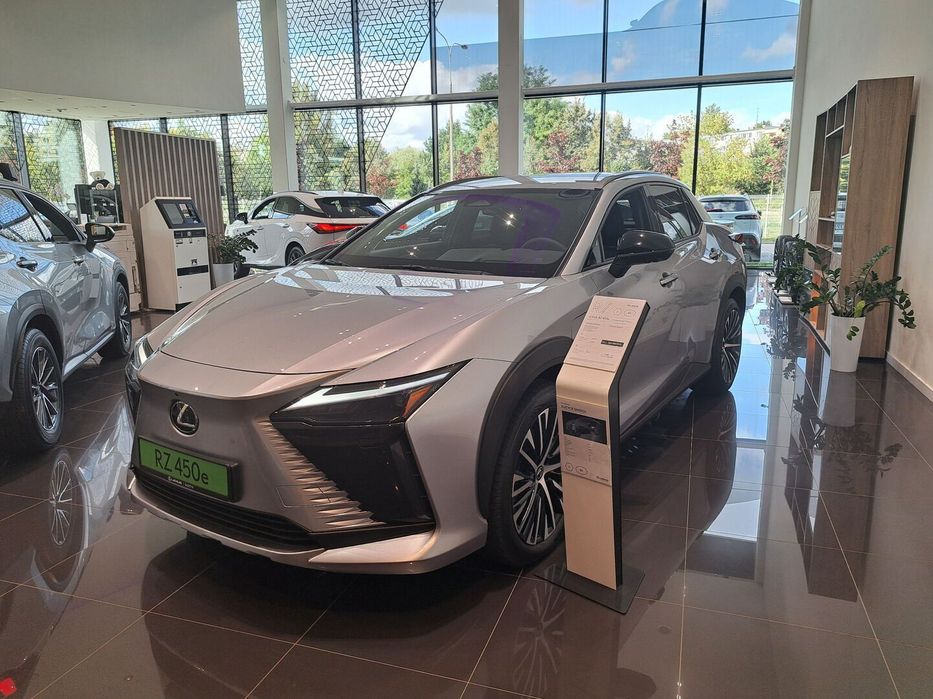 Lexus RZ