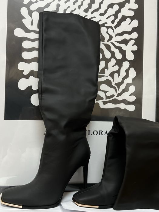 Сапоги на великому каблуці