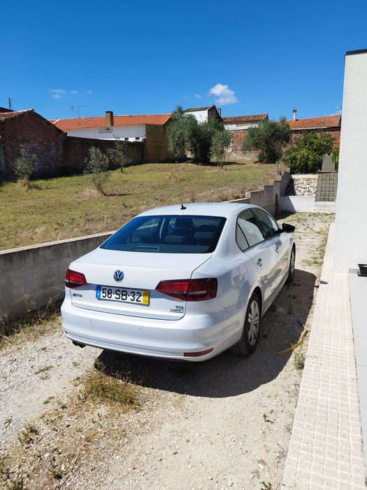 VW  Jetta 2.0 TDI Blumotion