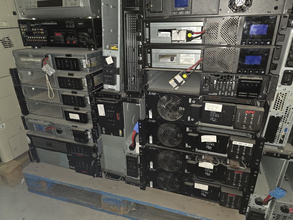 Блоки безперебійного живлення APC 1-6kVA
