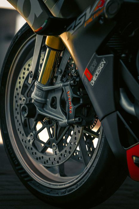 Aprilia rsv4 1100 factory
