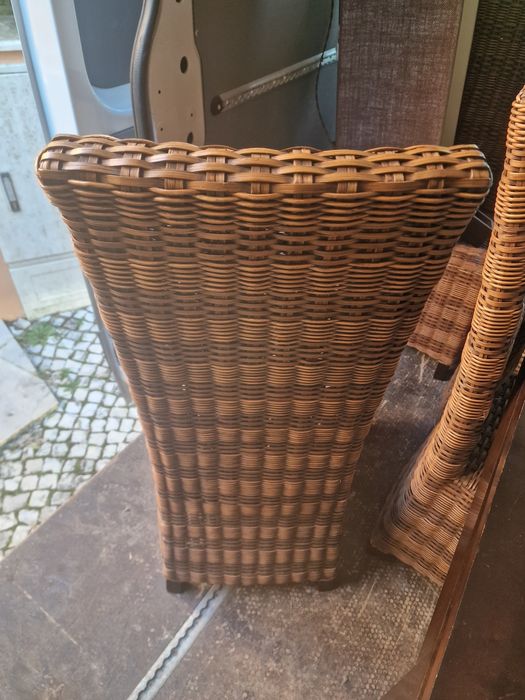 Mesas e cadeiras