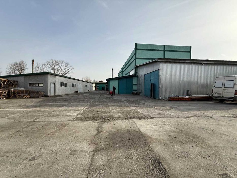 Продам виробничо-складське приміщення в м.Калуш з укриттям 983м2