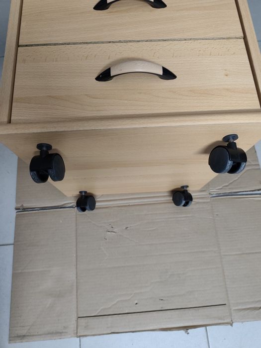 Mesa cabeceira usada