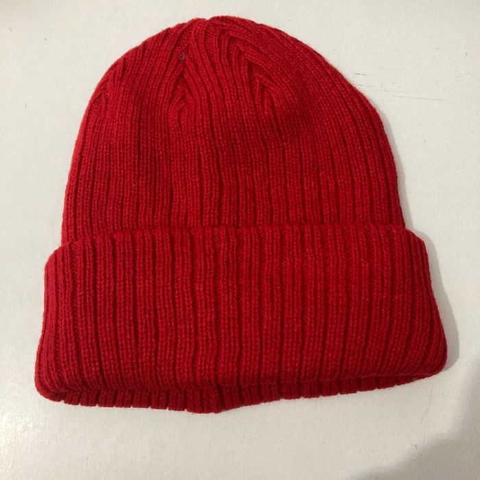 Gorros vermelho preto cinza (NOVOS)