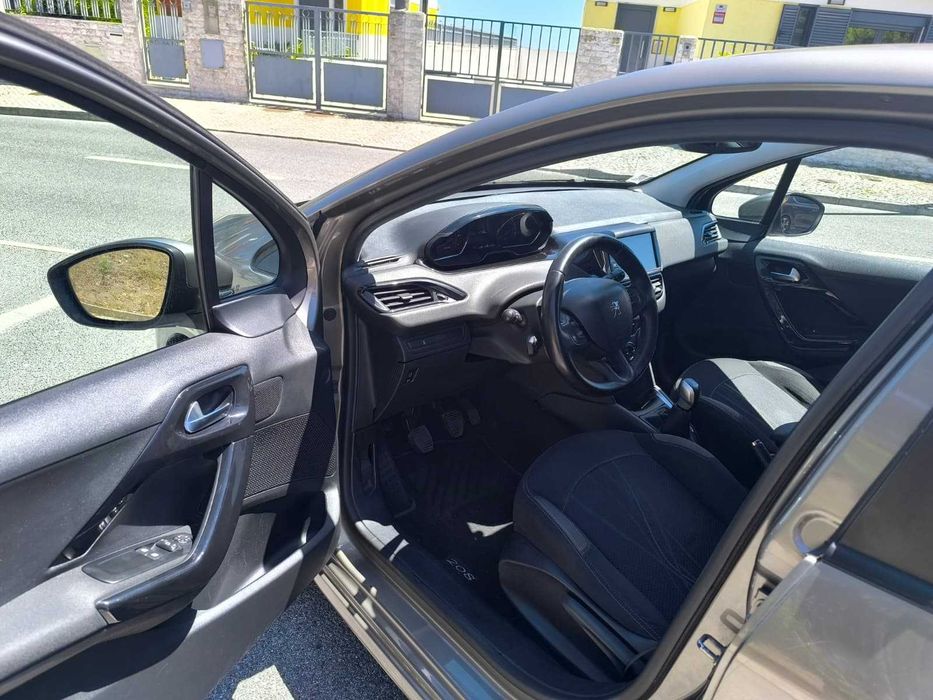 Peugeot 208 — fotografia 8
