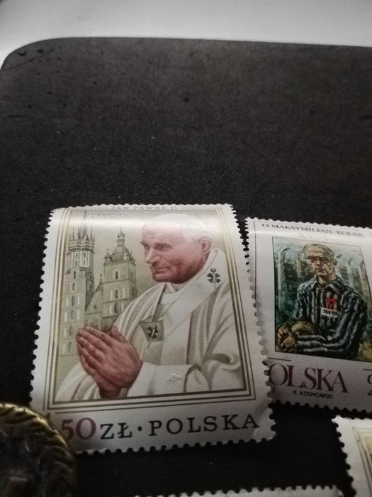 znaczki z papieżem 4 szt i Makysmilianem Kolbe 2 szt,nie kancerowane