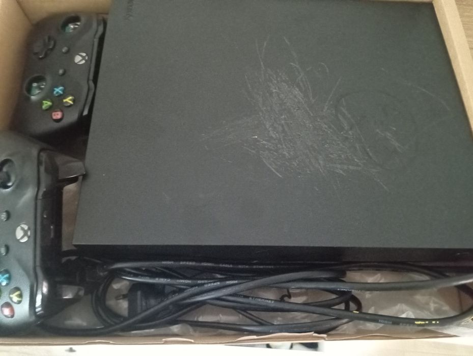 Sprzedam konsole Xbox one x