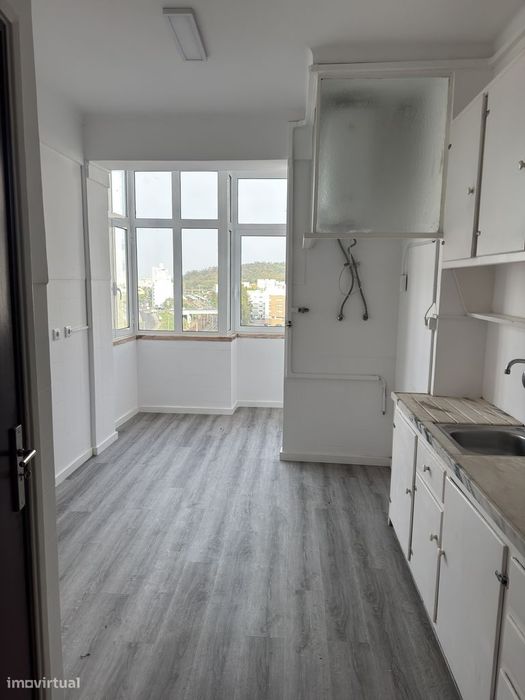 Apartamento T2 com varanda e elevador