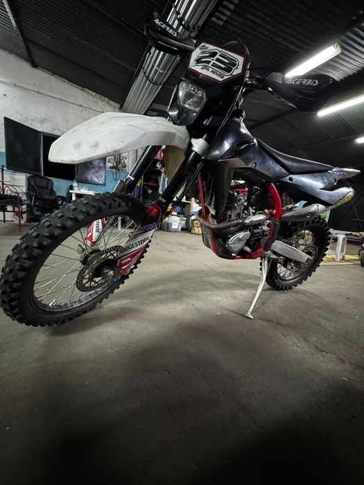 Husqvarna 300r legalizada e com documentos em dia.