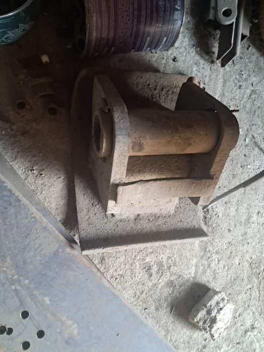 Опорна стопа напівпричепа