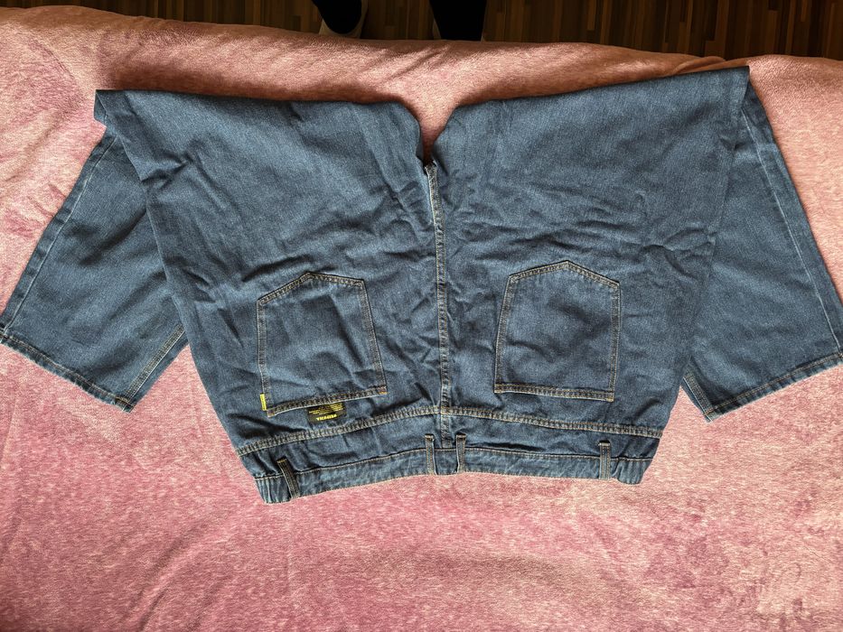 Jeansy w rozmiarze 48