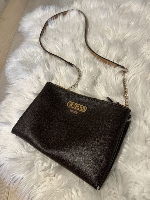 Torebka GUESS monogram na długim łańcuszku