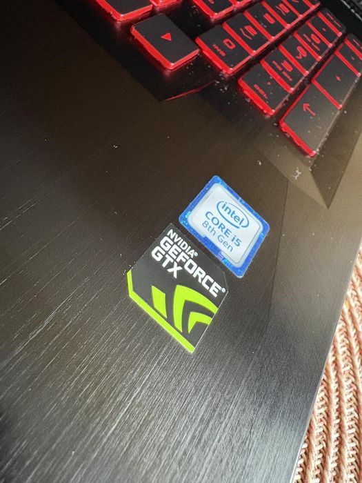 HP Omen 17,3  i5/12gb ram/250gb nvme/ gtx 1050 4gb