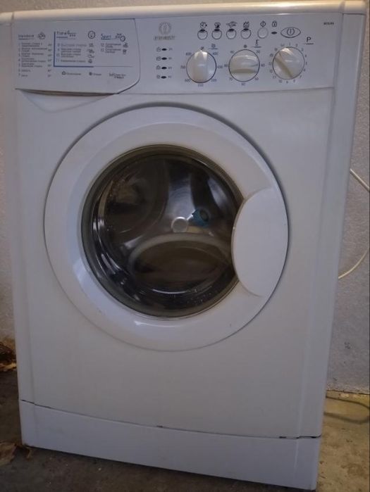 Пральна машина Indesit WISL86