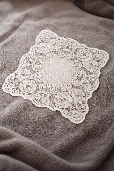 Mała serwetka koronkowa