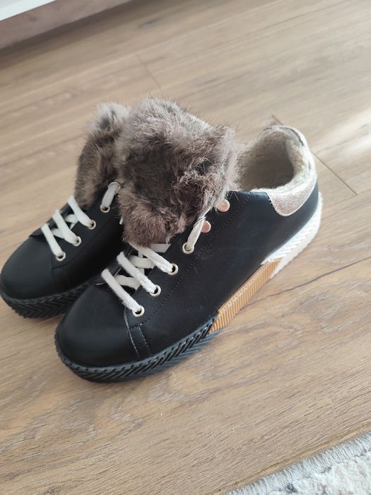 Damskie snikersy z futrem naturalnym firmy Polini
