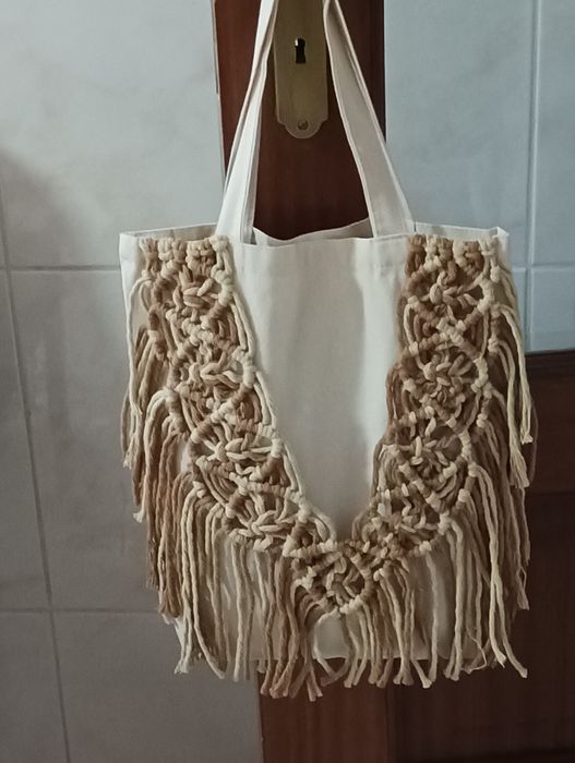 Sacos decorados em macramé