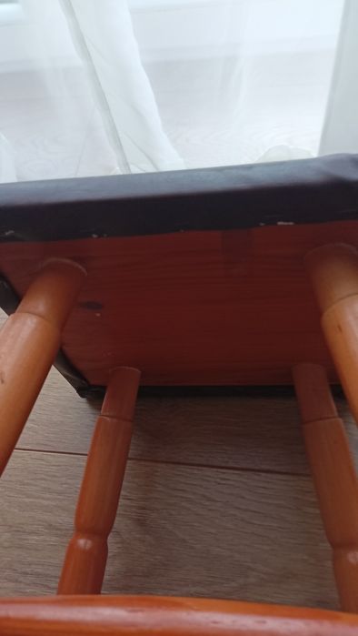 Taboret stołek drewniany