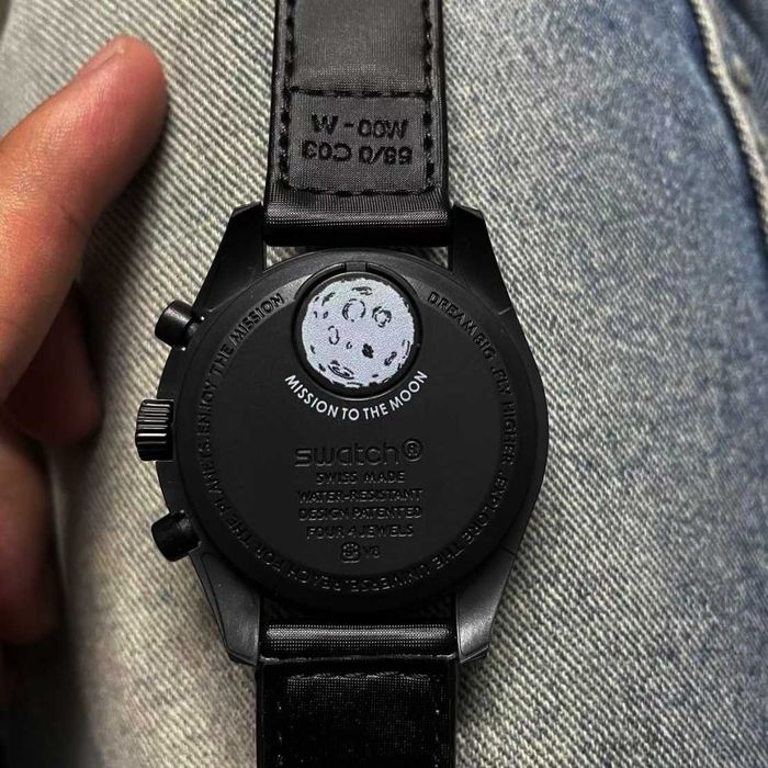 SO33B700 - czarny Snoopy, stan idealny