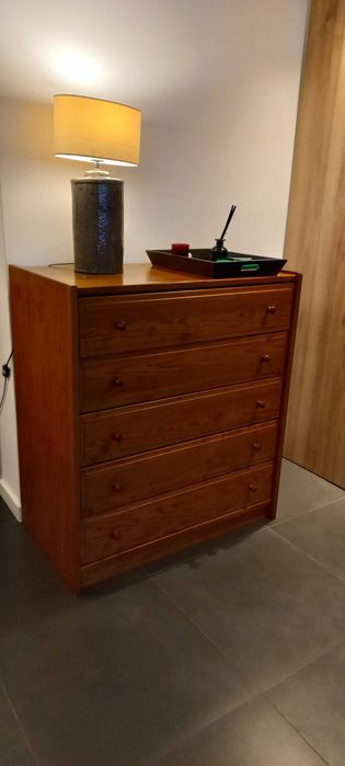 Cómoda / Camiseiro Cerne