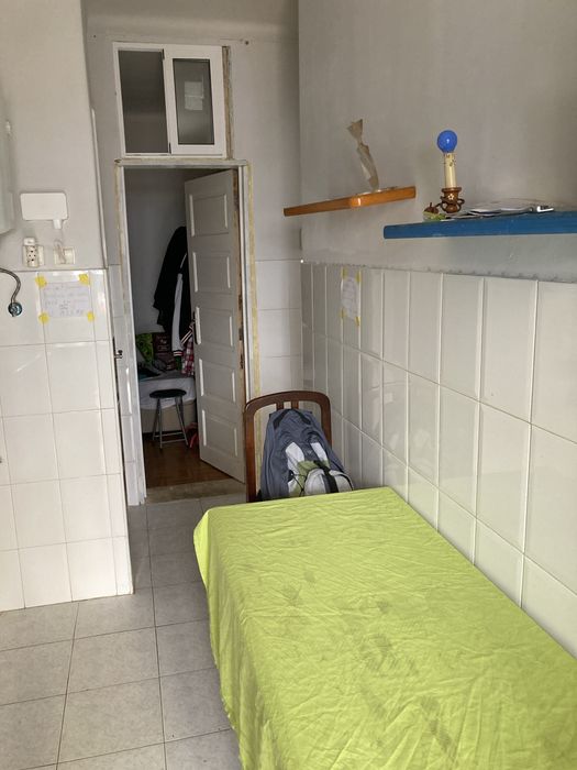 Alugar quarto no cacem perto de estacão