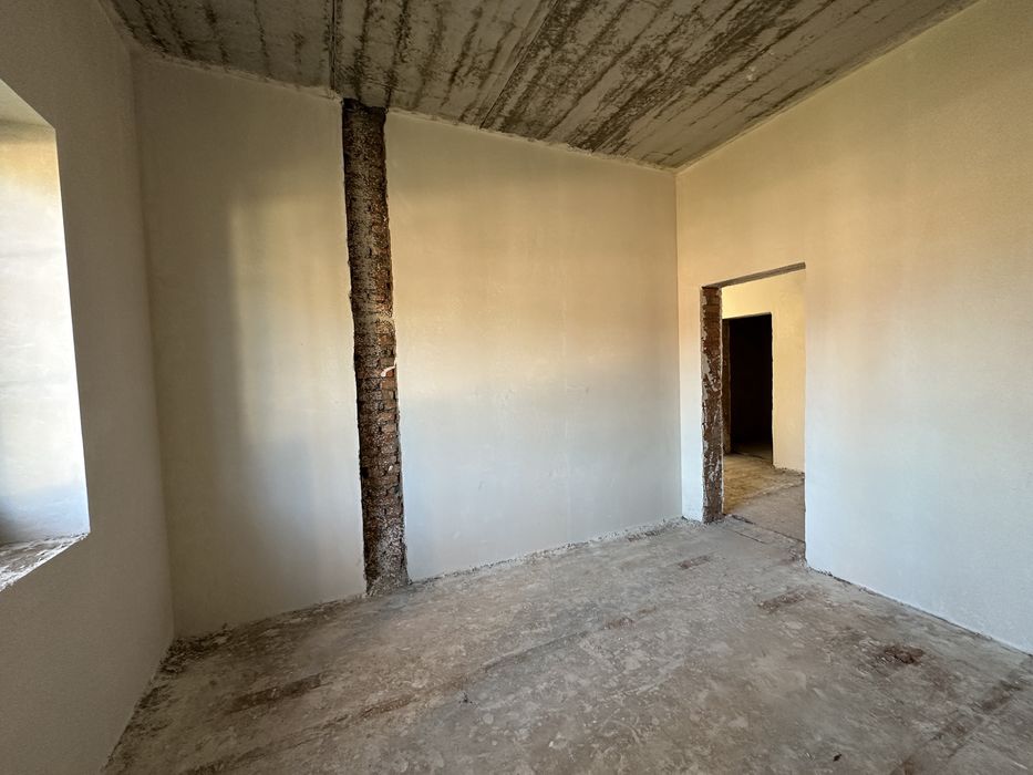 Продаж будинку в Стоянці, 245 м2 з гаражем та соснами на ділянці